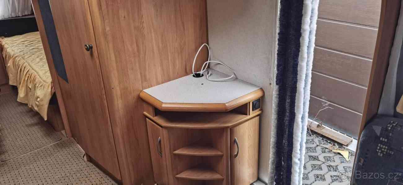 Prodám karavan Hobby Excelent  - foto 8