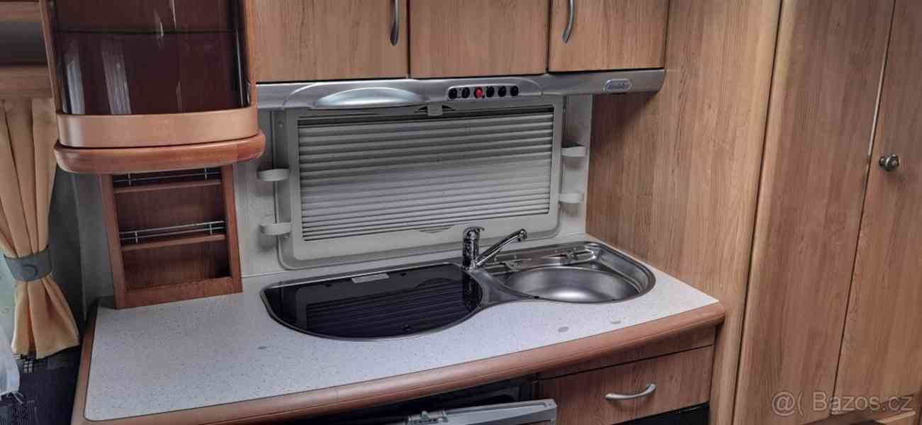 Prodám karavan Hobby Excelent  - foto 5
