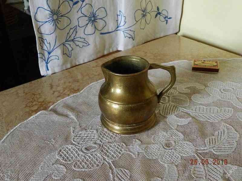 Krásný starý menší bronzový džbánek - foto 1