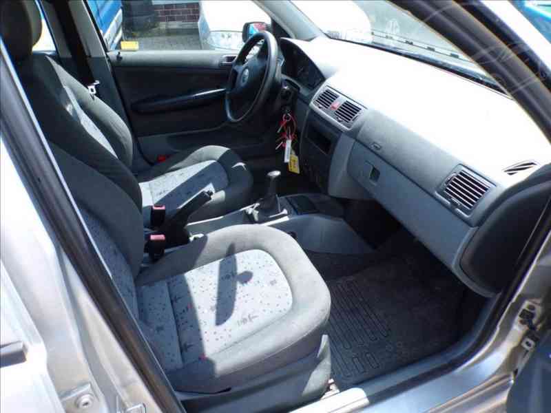 Škoda Fabia 1,2 HTP - foto 8