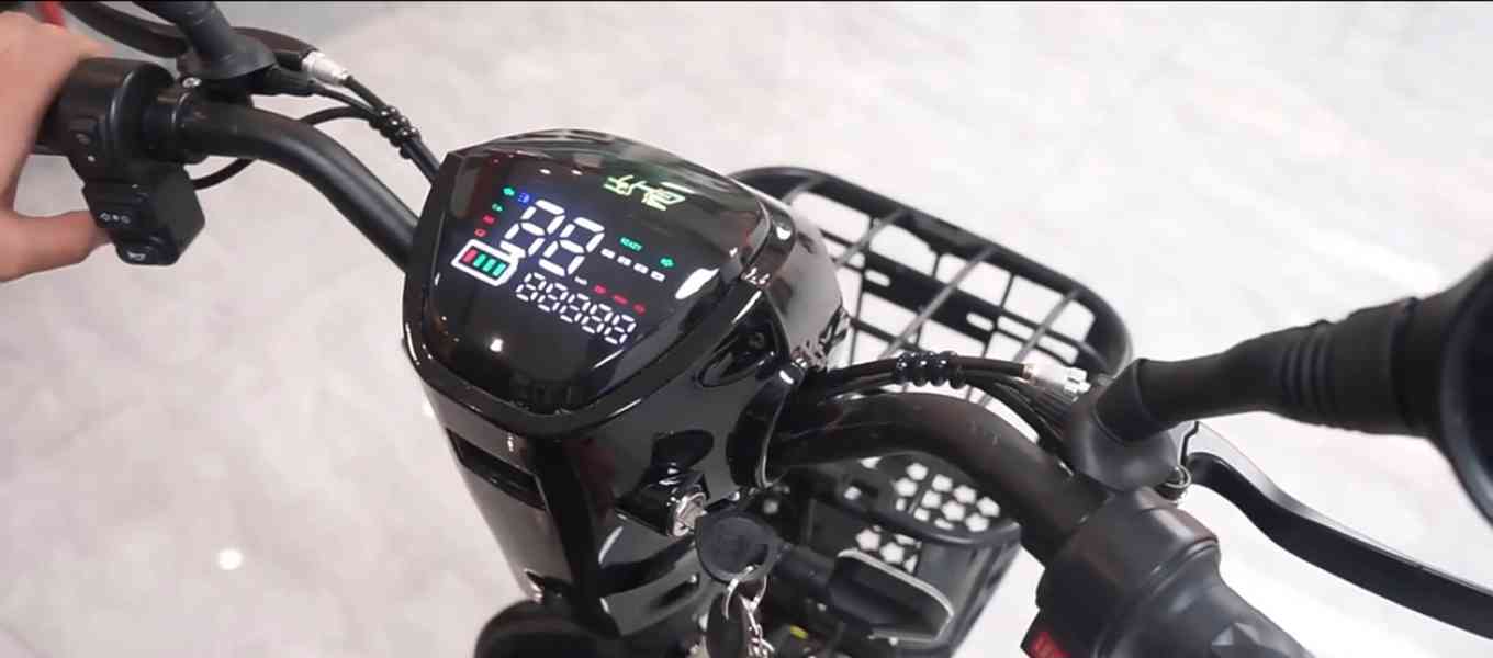 Nabízím nový elektro skútr s výkonem 350 W. - foto 2