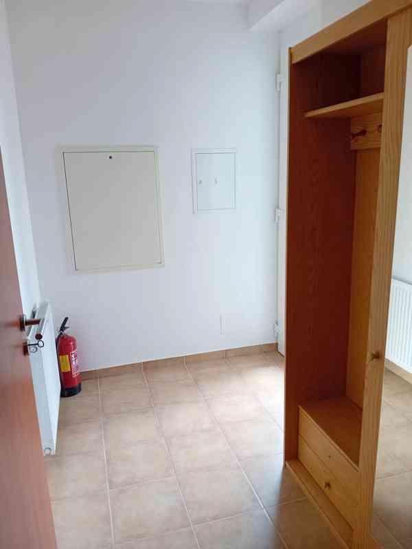 Pronájem bytu 2+kk se zahradou Mukařov - foto 8