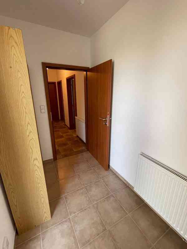 Pronájem bytu 2+kk se zahradou Mukařov - foto 9