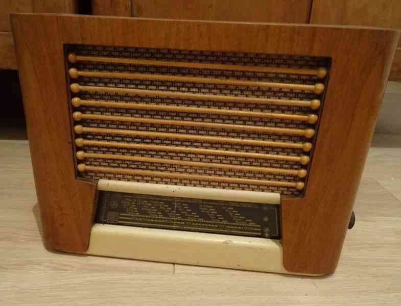 Retro rádio Tesla Vltava 406u z roku 1951 - foto 1