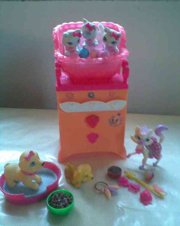 Barbie rodina s postýlky, zvířátky - foto 5