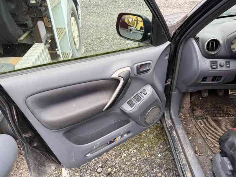 Toyota RAV 4 - foto 22