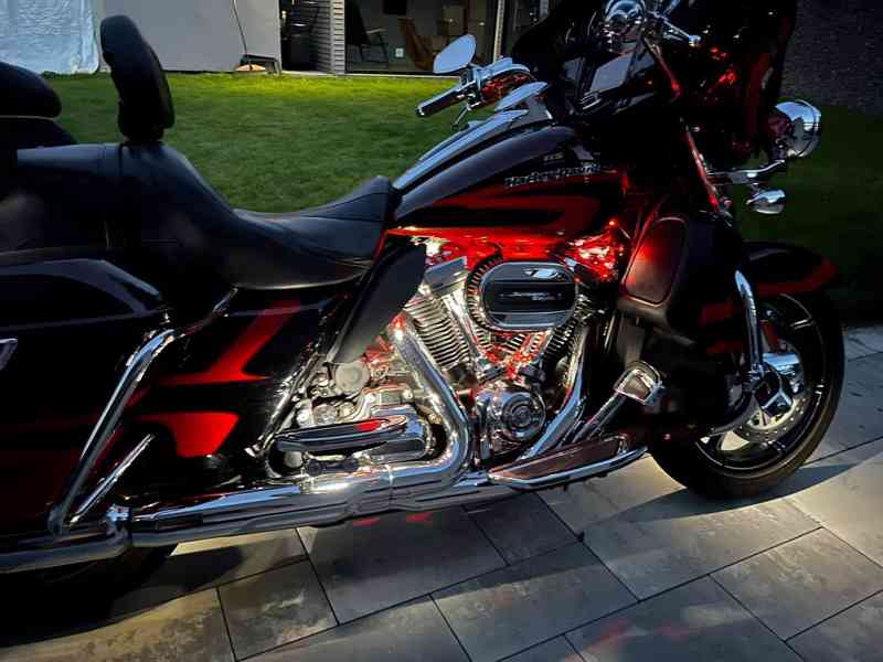 Harley-Davidson Electra Glide Ultra Classic CVO Limited - foto 8