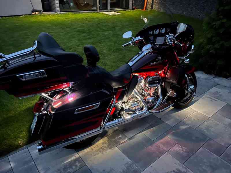 Harley-Davidson Electra Glide Ultra Classic CVO Limited - foto 11