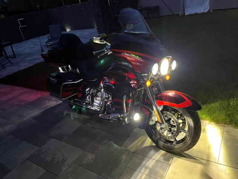 Harley-Davidson Electra Glide Ultra Classic CVO Limited - foto 10