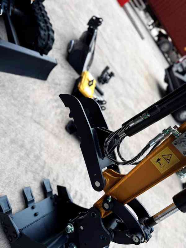 Pásový minibagr GORILA G12 PRO2 !!PŘEDVÁNOČNÍ SLEVA 80 000,- - foto 11