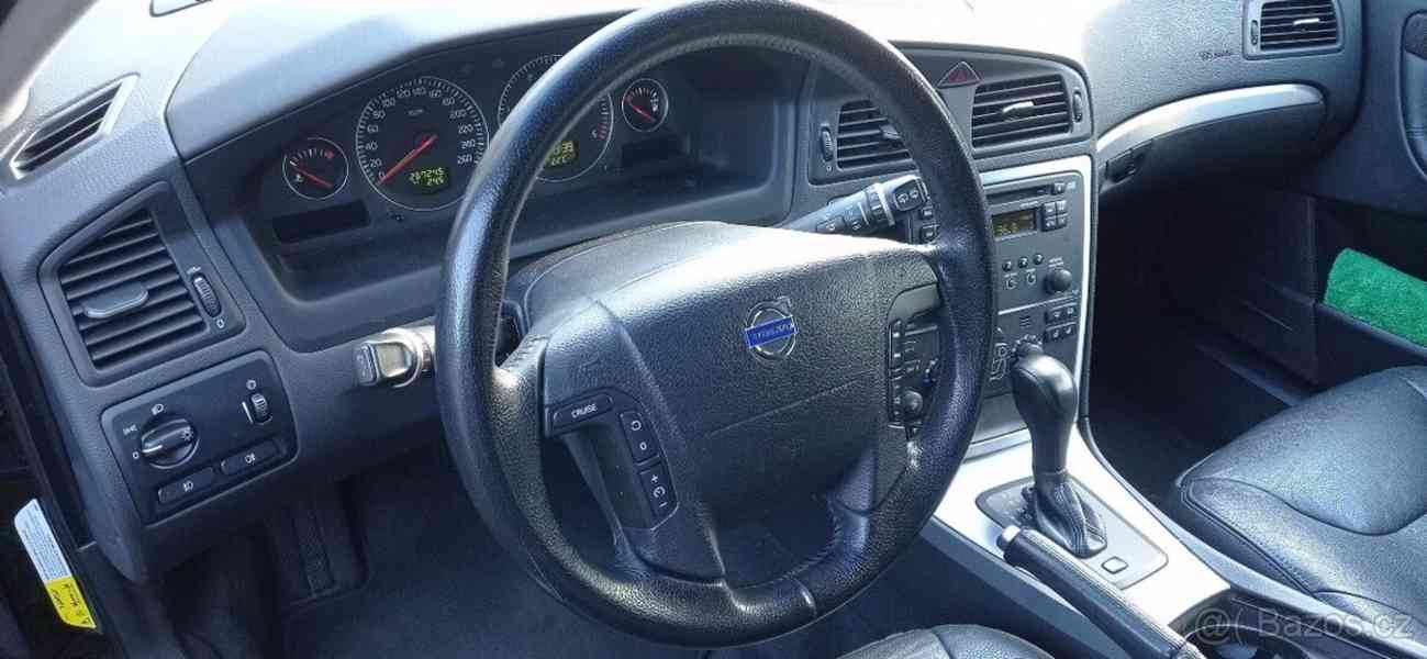 Volvo V70 2,4   D - foto 6