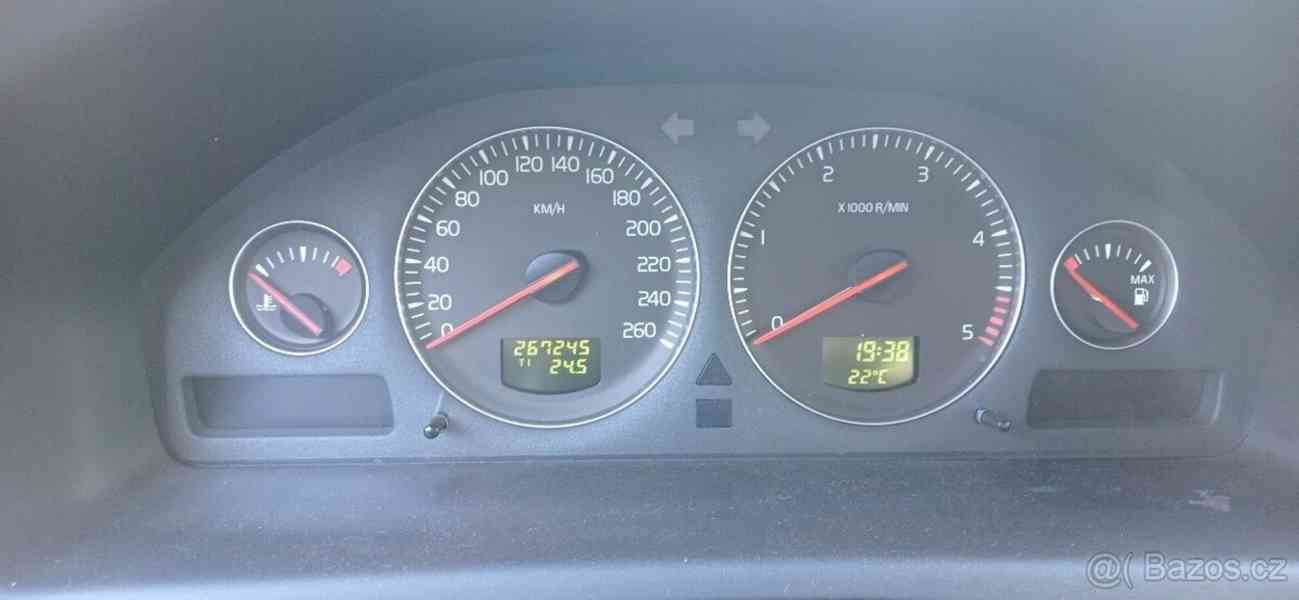 Volvo V70 2,4   D - foto 9