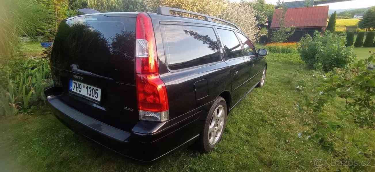 Volvo V70 2,4   D - foto 2