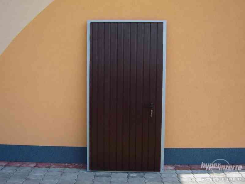 Plechové dveře hnědé LEVÉ 200/90 zateplené,FAB . - foto 2