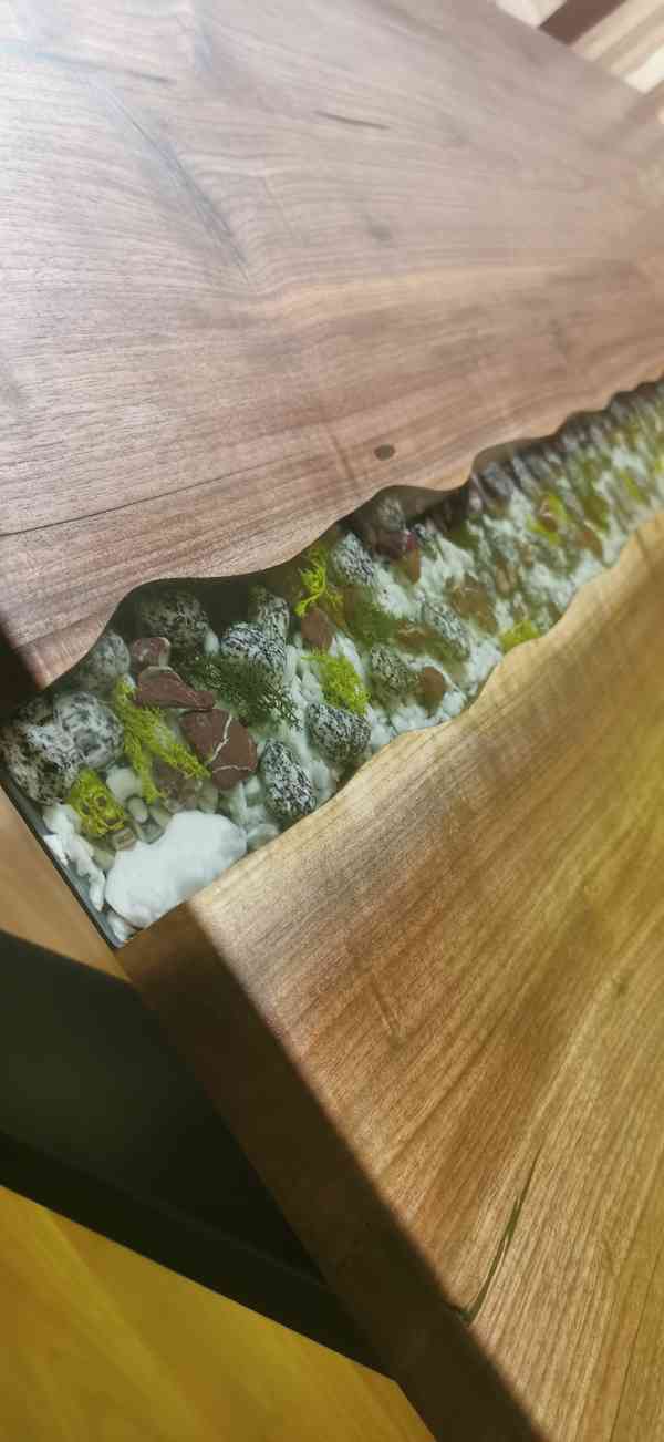 Stůl Americký ořech /pryskyřice  - foto 2