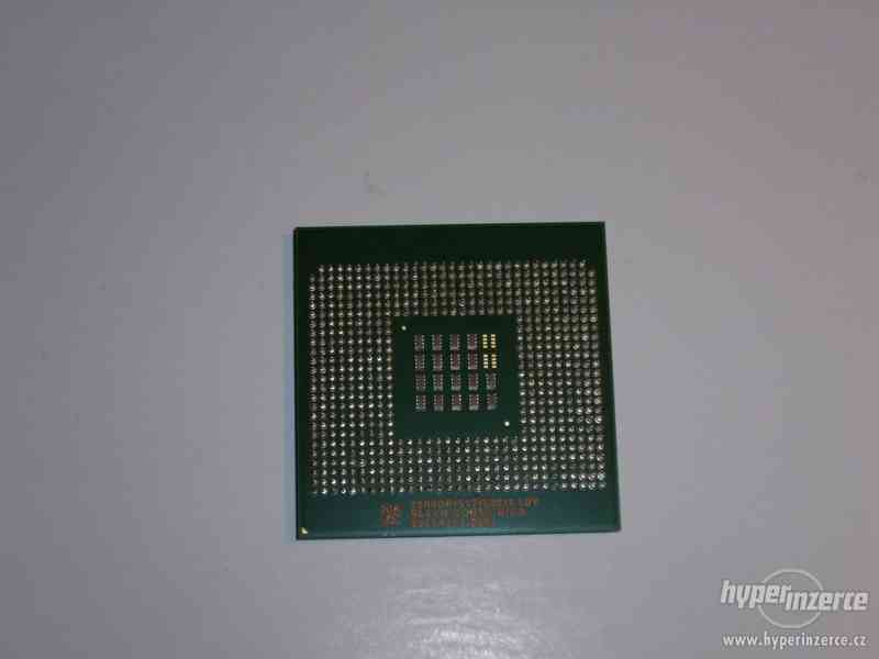 CPU Intel Xeon 2,8GHz FSB533/512kB L2 socket604 FCPGA - foto 2