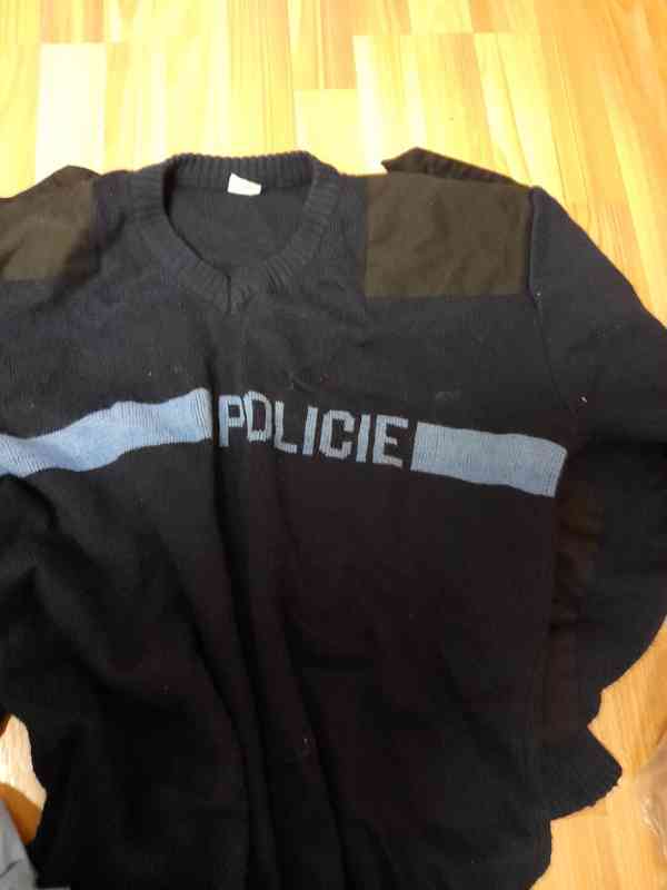 Policejní svetr 