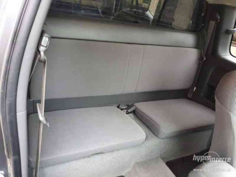 Toyota Hilux 4x4 Extra Cab Life 2,5d 106kw - foto 7