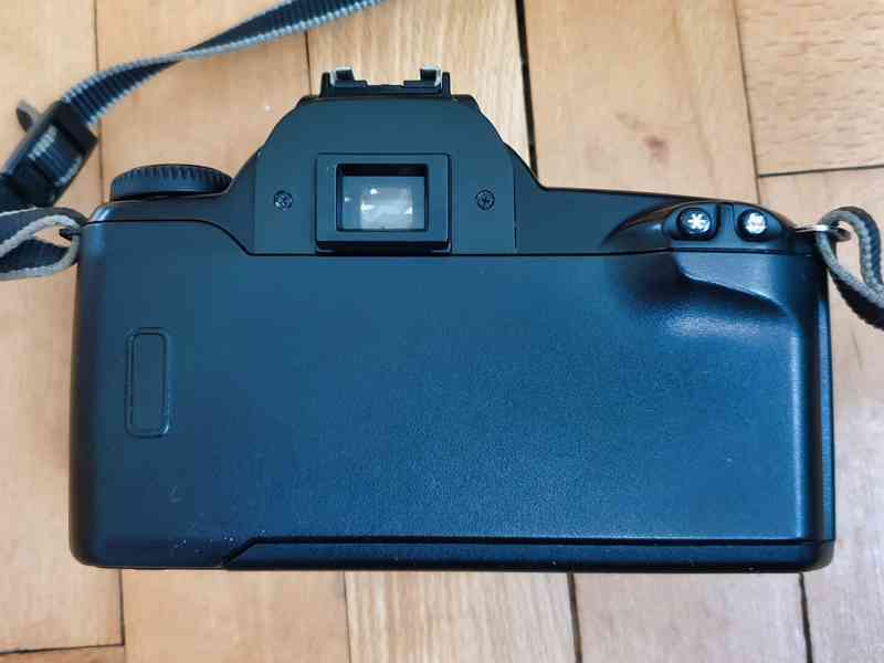 Canon EOS 3000 - foto 7