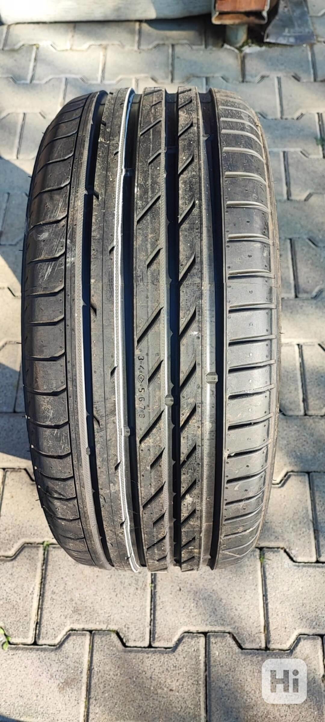 NOKIAN INSIDE 235/45 R18 98W xl - foto 1