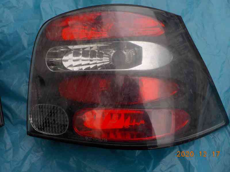 Škoda 1050 S zadní čelo s lampama,mlhovky,zadní lampy - foto 12