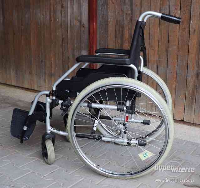 39.-Mechanický invalidní vozík Meyra. - foto 1