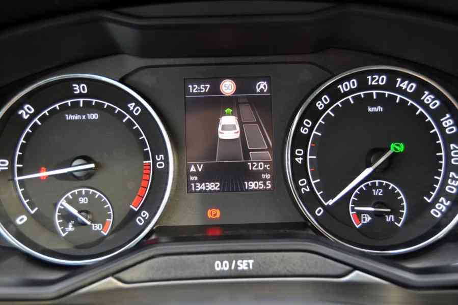 Škoda Superb 2.0 TDI 110kW Style+ DSG kombi - foto 8