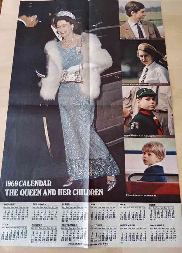 Plakát královny Alžběty II. + časopis o Beatles  - foto 3
