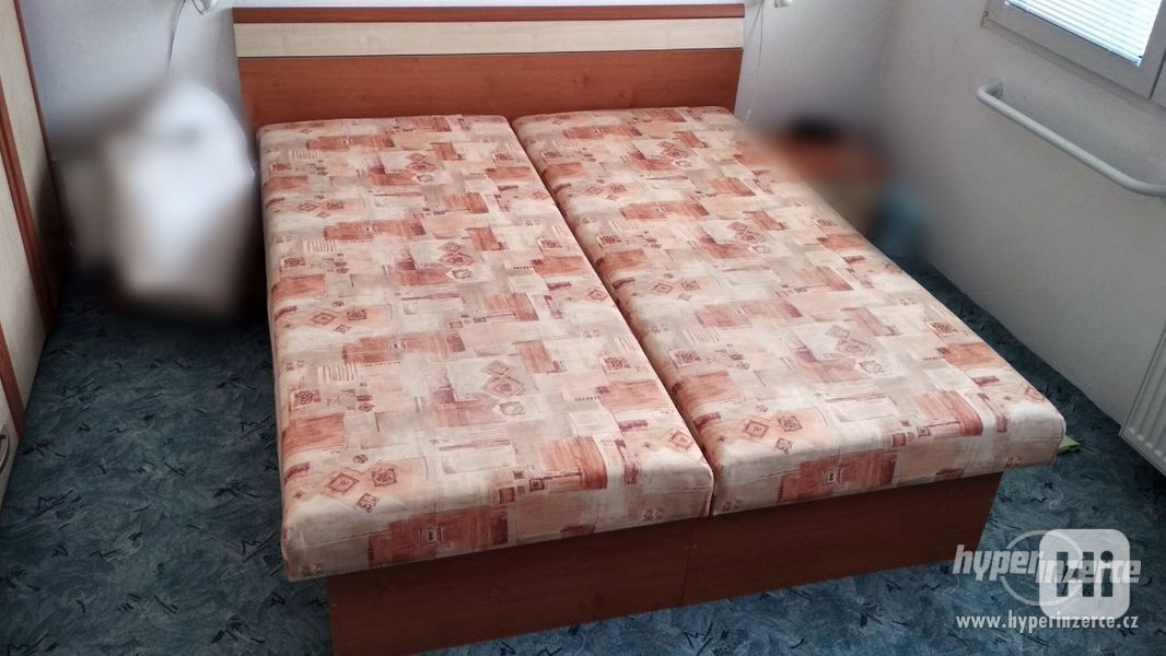 Prodám dvoulůžkovou postel (válendy) - foto 1