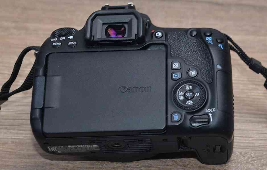 Canon EOS 77D + EF-S 18-55mm  15 500 Exp. - foto 9