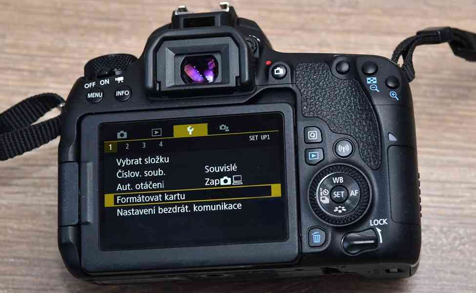 Canon EOS 77D + EF-S 18-55mm  15 500 Exp. - foto 8