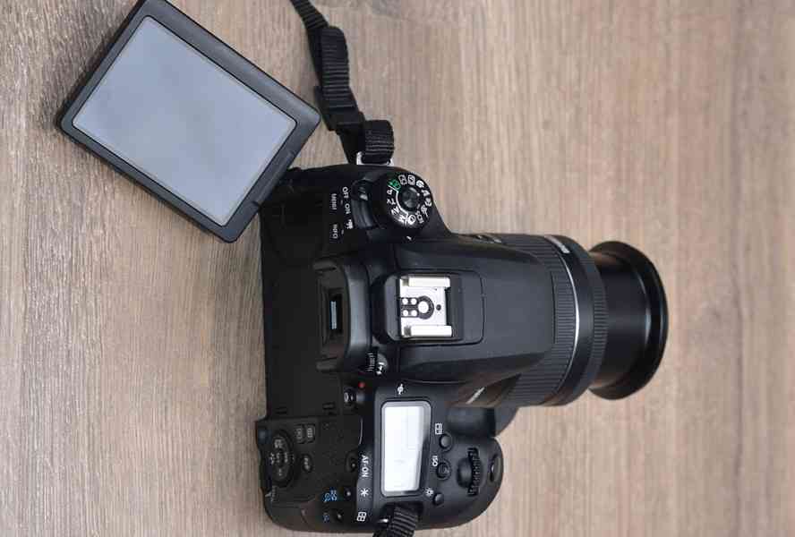 Canon EOS 77D + EF-S 18-55mm  15 500 Exp. - foto 7