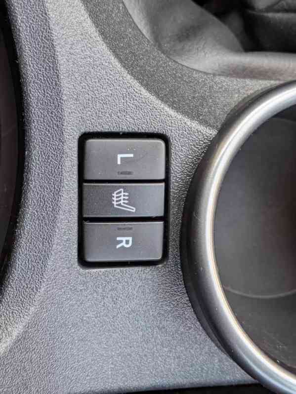 Toyota Verso 1.8i Edition-S benzín 108kw - foto 7