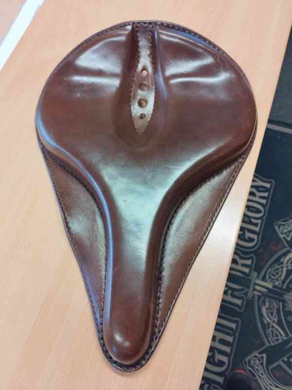 Ručně dělané kožené cyklistické sedlo - foto 3