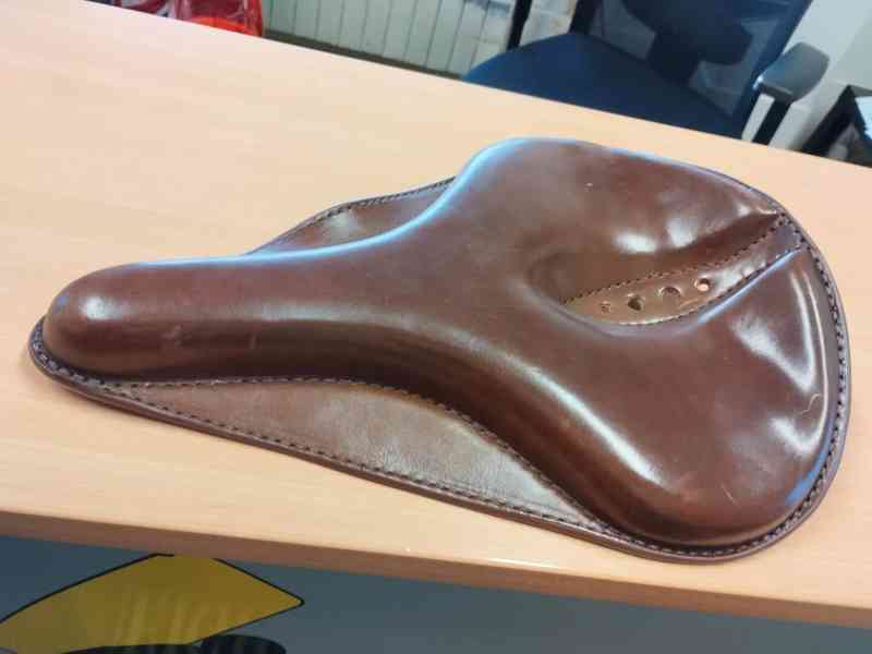 Ručně dělané kožené cyklistické sedlo - foto 4