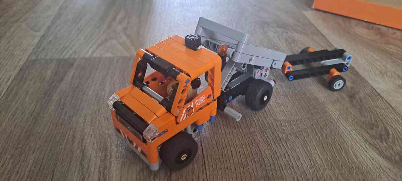 Lego technic 42060 (dopravní služby) - foto 4