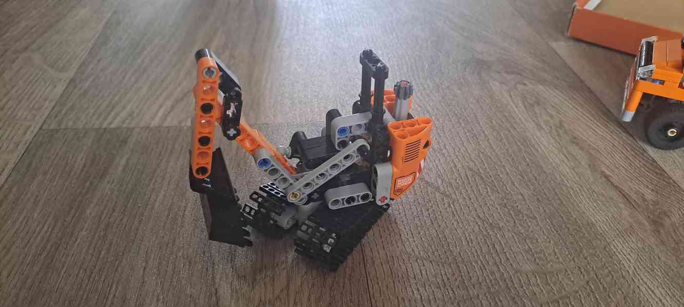 Lego technic 42060 (dopravní služby) - foto 3