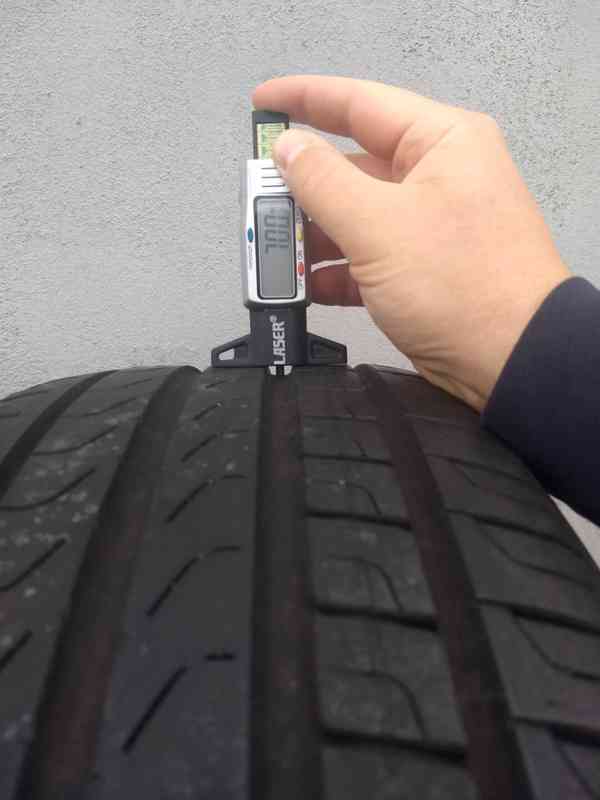 Alu kola originál BMW 8x17 5x120 ET30 225/55R17 TOP STAV - foto 12