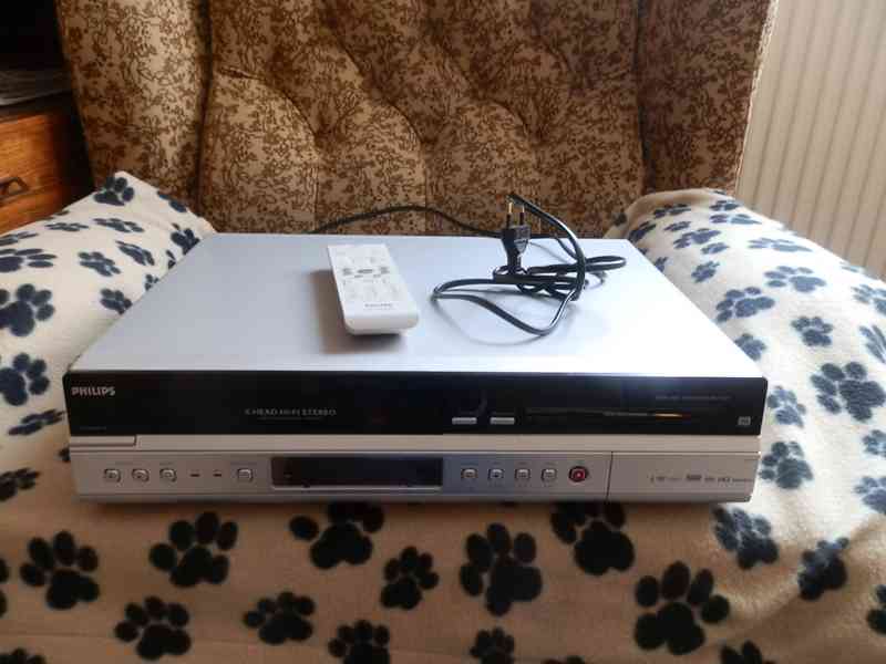 Combinace VHS rekordéru a Dvd rekordéru Philips DVDR 3430V 