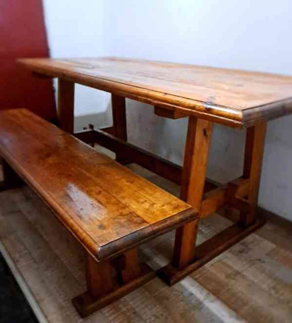 Sedlácký stůl s lavicemi