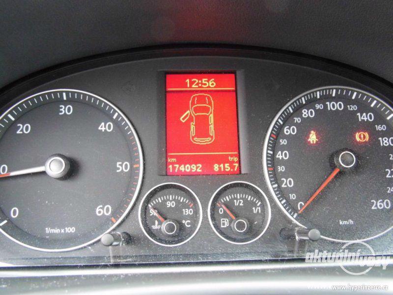 Volkswagen Touran 2.0, nafta, r.v. 2004, navigace - foto 3