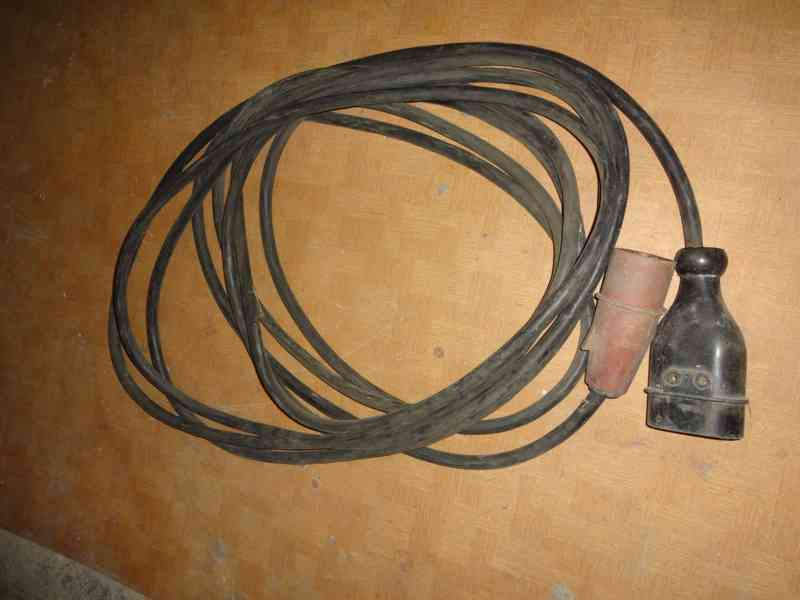 Zásuvky a kabl - foto 4