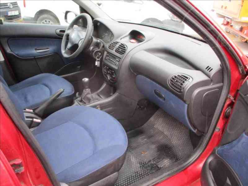 Peugeot 206 1,4 HDI TAŽNÉ ZAŘÍZENÍ - foto 11