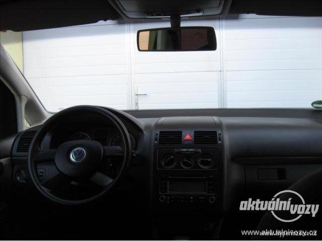 Volkswagen Touran 1.9, nafta, automat, vyrobeno 2004 - foto 3