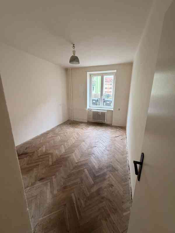 Pronájem bytu 2+1v Ov v ulici Tř. Budovatelů - foto 2