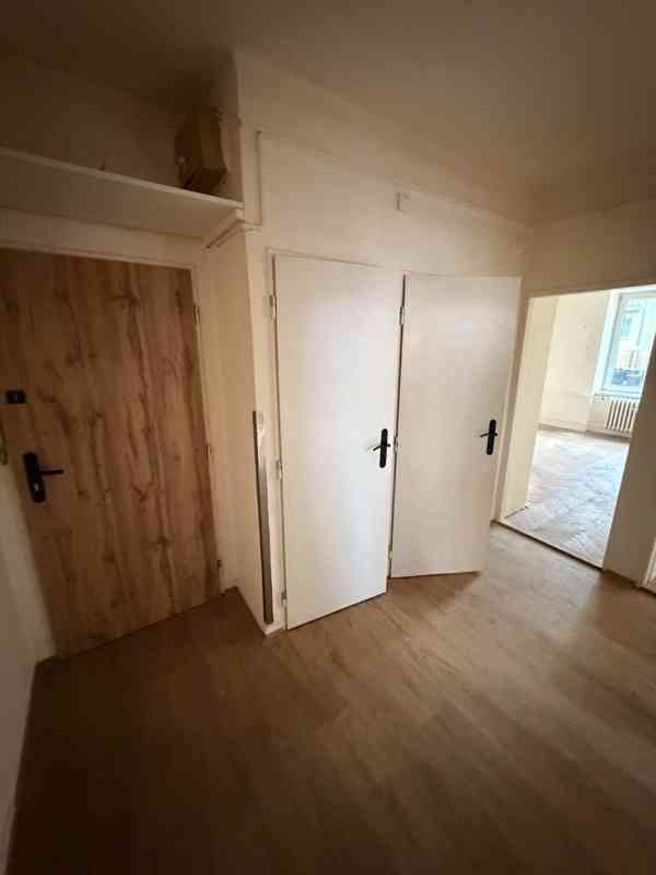 Pronájem bytu 2+1v Ov v ulici Tř. Budovatelů - foto 4