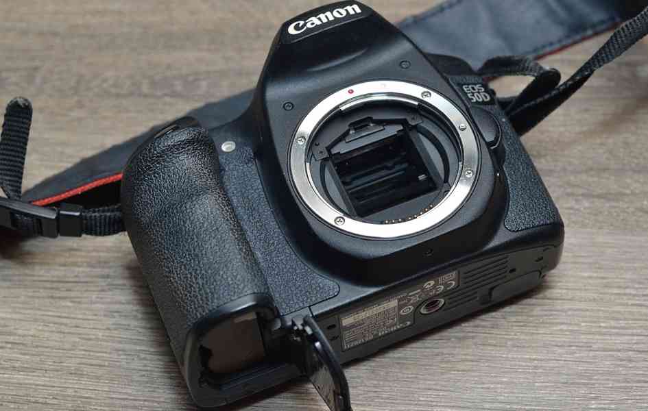 Canon EOS 50D **APS-C **LIVE VIEW* 102 000 Exp. - foto 3