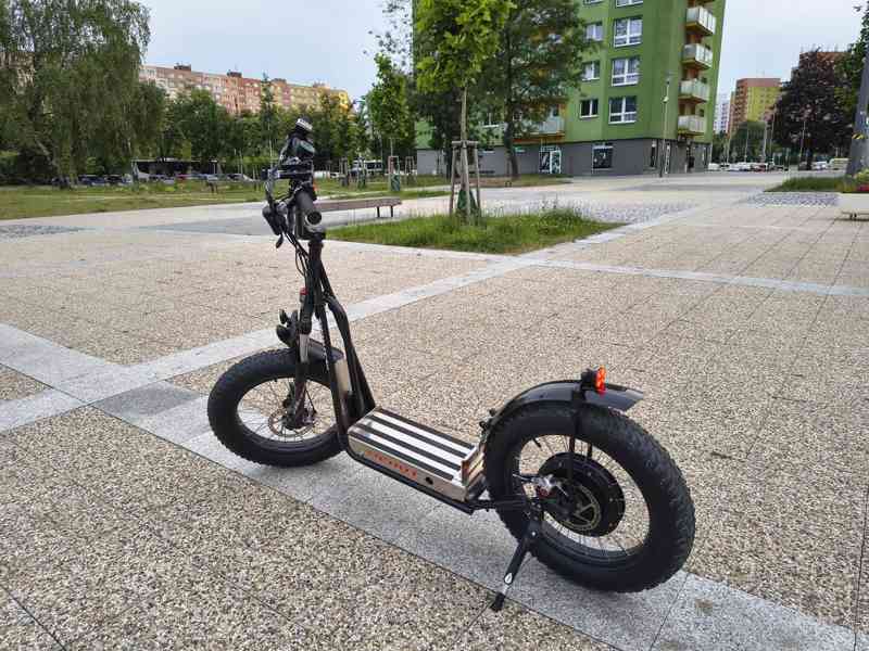 Elektrokoloběžka PERUT BAT s baterií 27 Ah (Samsung), dojezd - foto 4