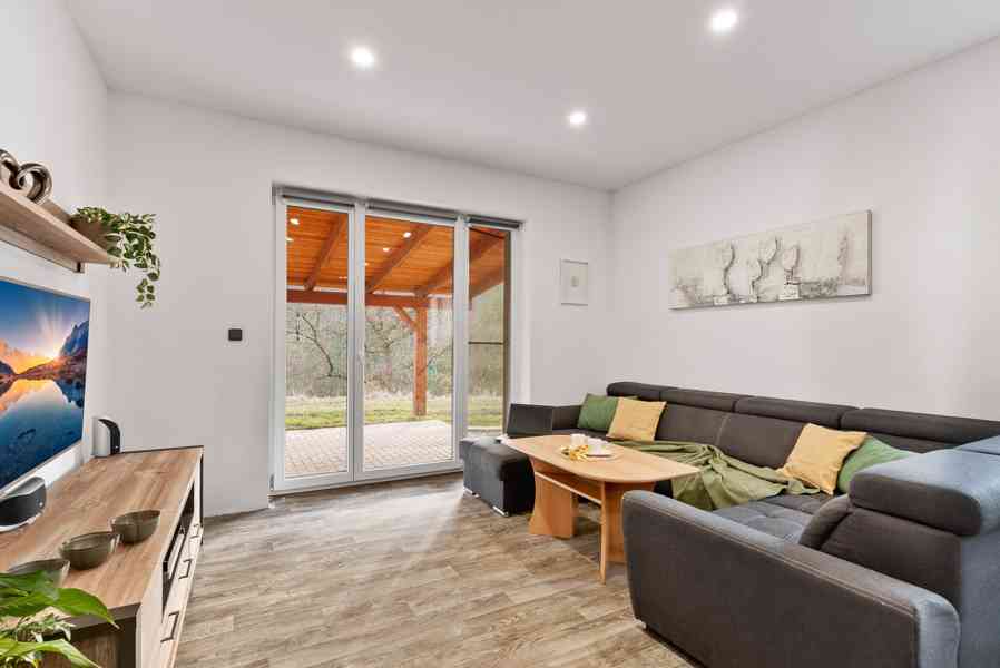 Prodej rodinného domu 4+kk s pozemkem 2028 m², Hrdlořezy - foto 9