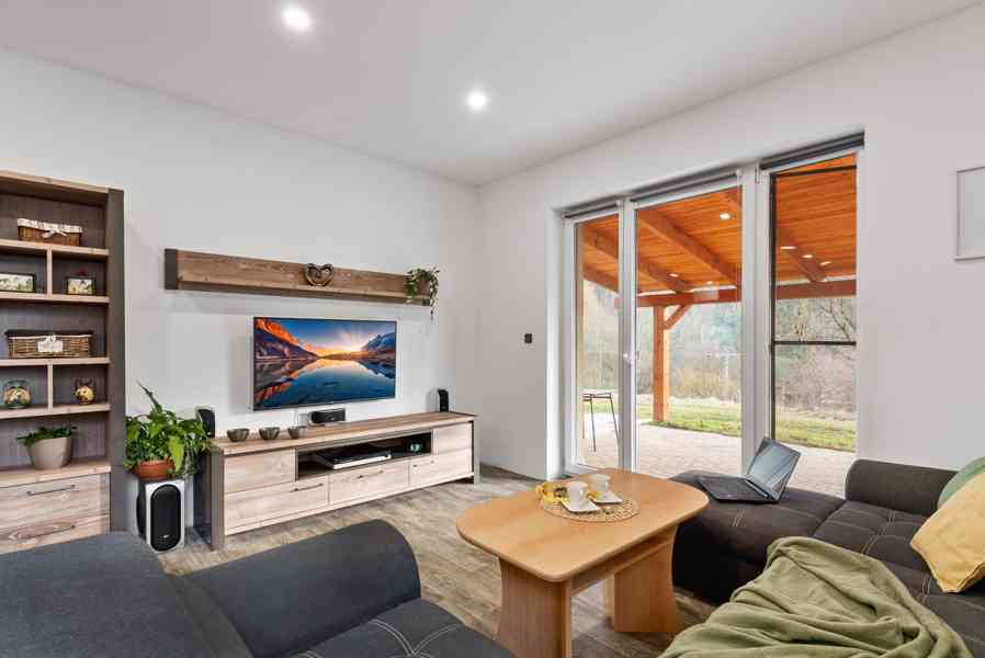 Prodej rodinného domu 4+kk s pozemkem 2028 m², Hrdlořezy - foto 10